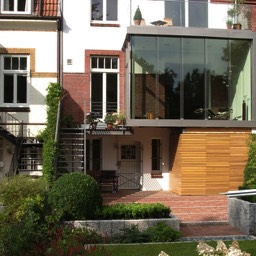 Wintergarten-Vorbau mit Glasfassade