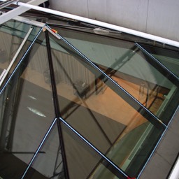 Walmdach-Aluminium-Glas-Konstruktion